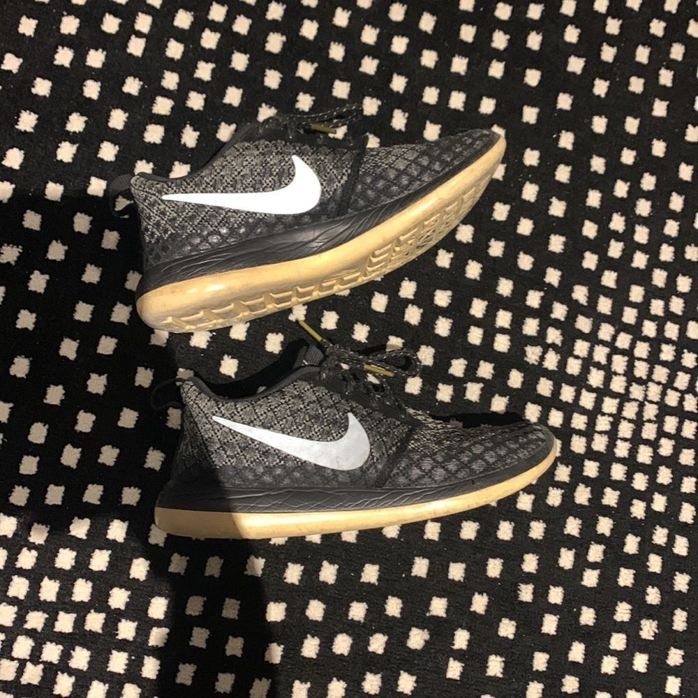 Nike walking/everyday sneakers - Picture 2 of 5